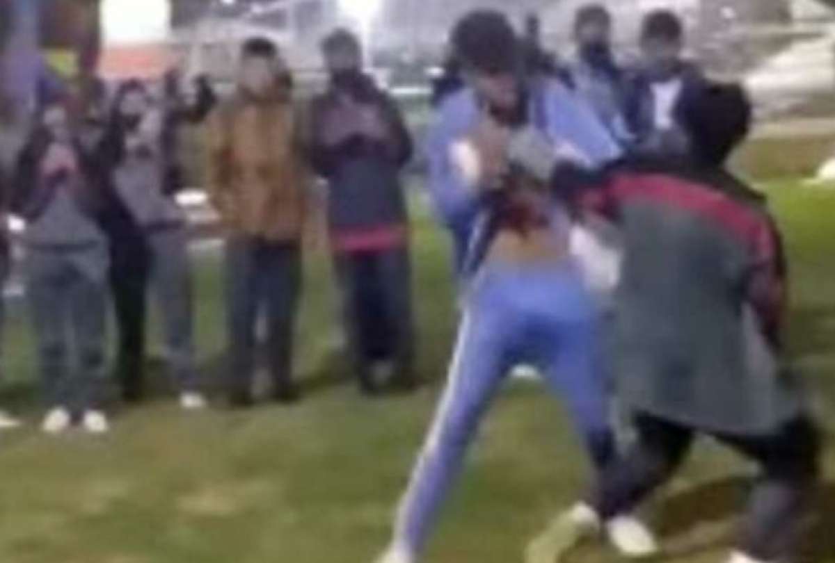 Una ri&ntilde;a entre estudiantes en Latacunga es investigada por autoridades del Ministerio de Educaci&oacute;n