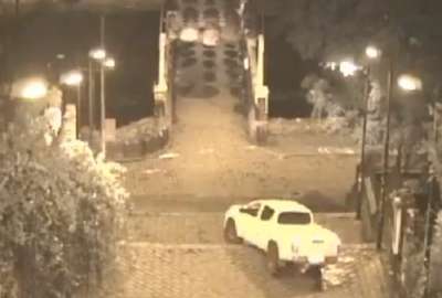 La Empresa P&uacute;blica de Movilidad de Cuenca procedi&oacute; con la detenci&oacute;n del conductor de la camioneta que descendi&oacute; por las escalinatas. 
