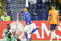 Daniel Cataño (centro) festeja el segundo gol de Millonarios en el triunfo sobre Universidad Católica.