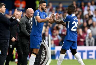 Mois&eacute;s Caicedo (derecha) tendr&aacute; una nueva oportunidad en Chelsea
