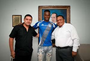 Jos&eacute; Angulo ya es jugador de Emelec