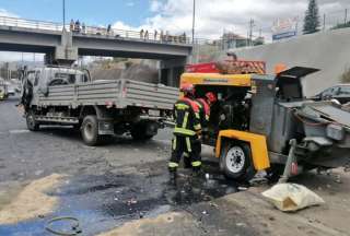Choque contra un poste deja cuatro heridos en la Ruta Viva&ndash;Intervalles, en Quito