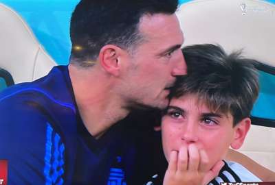 Lionel Scaloni disfrut&oacute; la clasificaci&oacute;n de Argentina junto con su hijo