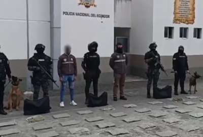 El detenido pretend&iacute;a transportar la droga camuflada en su equipaje.