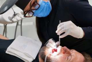 El Alzheimer y el c&aacute;ncer podr&iacute;an estar relacionados a la salud dental