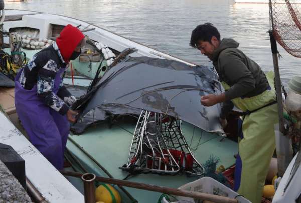 Rescatistas hallaron restos de cinco tripulantes tras siniestro a&eacute;reo en el mar de Jap&oacute;n.