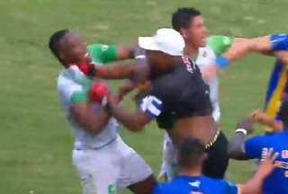 Banguera fue expulsado por agarrar del cuello a su rival