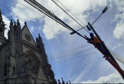 M&aacute;s de 5.000 metros de cable sin utilidad ser&aacute;n retirados del Centro Hist&oacute;rico de Quito.