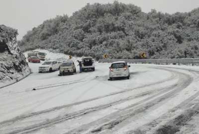 Cay&oacute; nieve en el sector de La Virgen, v&iacute;a Papallacta