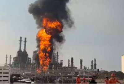 Fuerte incendio en una refiner&iacute;a de petr&oacute;leo en M&eacute;xico