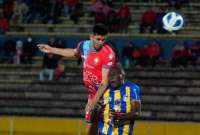 Ronie Carrillo (izq.) marcó el segundo gol del triunfo de los criollos en la Copa Ecuador.