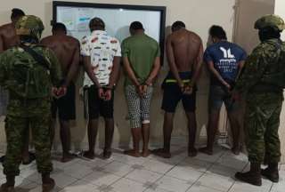 Militares encontraron los cad&aacute;veres de dos personas en Esmeraldas