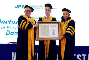 El presidente Daniel Noboa recibió su segundo doctorado honoris causa.