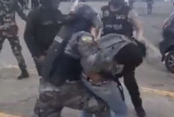 Polic&iacute;a Nacional inicia proceso administrativo a uniformados que golpearon a periodista