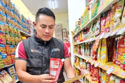 Arcsa realiz&oacute; el fin de semana controles en supermercados, tiendas y restaurantes para identificar la presencia de plomo en otros productos en Ecuador.