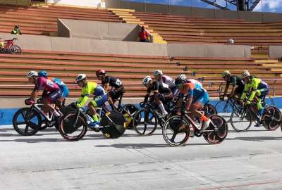 Ciclistas llegar&aacute;n al aeropuerto de Quito en sus bicicletas para trasladarse a los Juegos Bolivarianos, en Colombia