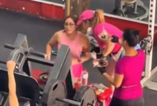 &iexcl;Pastel en el gym! Amigas se vuelven virales al comer en medio de su rutina