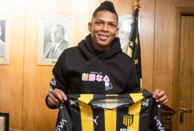 Billy Arce se ti&ntilde;&oacute; en su cabeza los colores de Pe&ntilde;arol