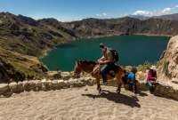 Los burro y caballos son usados para el traslado de turistas en el Quilotoa.