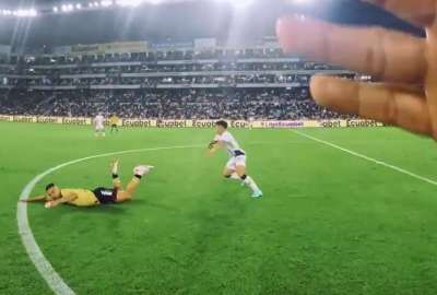 La c&aacute;mara del &aacute;rbitro del partido entre Liga de Quito y Barcelona dej&oacute; unos recuerdos imperdibles