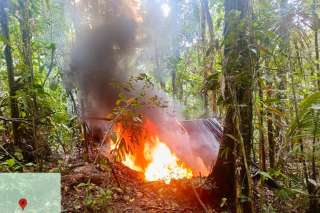 Militares localizaron complejo de refinamiento artesanal de petr&oacute;leo en Sucumb&iacute;os