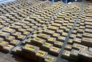 La cooperaci&oacute;n internacional permiti&oacute; el decomiso de m&aacute;s de cuatro toneladas de droga. En Pasaje incautaron otras cuatro toneladas adicionales.