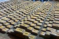 La cooperaci&oacute;n internacional permiti&oacute; el decomiso de m&aacute;s de cuatro toneladas de droga. En Pasaje incautaron otras cuatro toneladas adicionales.