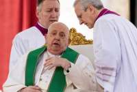 El Papa Francisco ingresó a un hospital en Roma para someterse a estudios por una bronquitis.