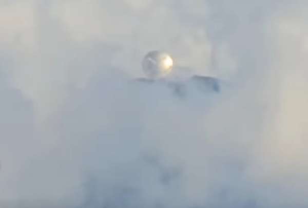 La esfera flotante sobre el volc&aacute;n Pico de Orizaba asust&oacute; a los usuarios de redes sociales