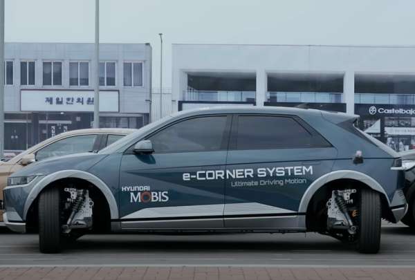 Presentan auto &ldquo;Modo cangrejo&rdquo;, para estacionarse en paralelo