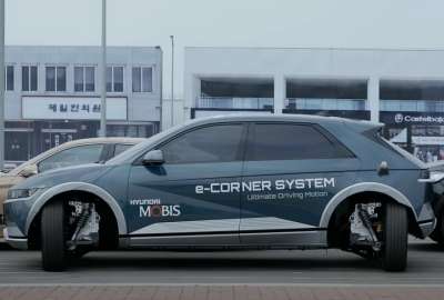 Presentan auto &ldquo;Modo cangrejo&rdquo;, para estacionarse en paralelo