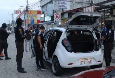 Polic&iacute;as y militares realizan operativos en estado de excepci&oacute;n. 