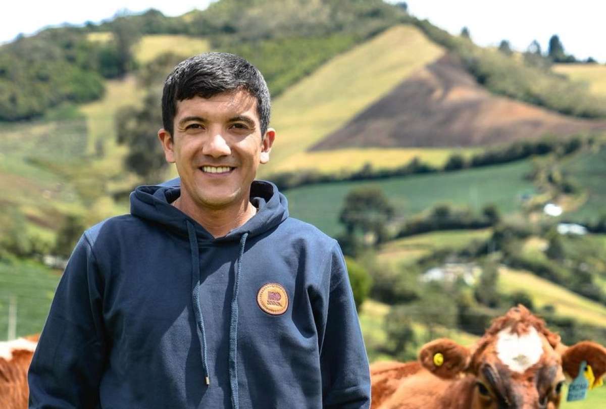 Richard Carapaz se relaja en Ecuador con un nuevo reto: atrapar la trucha m&aacute;s grande.