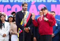 El presidente venezolano advierte que están listos para "tomar las armas" si es necesario, en defensa de la paz y la soberanía.
