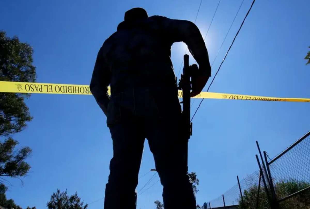 Restos óseos, ropa y cientos de pares de zapatos fueron encontrados en un sitio vinculado al crimen organizado.