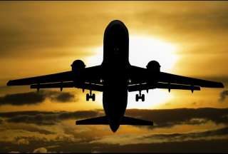 Un avi&oacute;n se incendi&oacute; en pleno vuelo