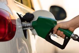 &iquest;Cu&aacute;nto gasta el ecuatoriano en &lsquo;tanquear&rsquo; con gasolina su veh&iacute;culo?