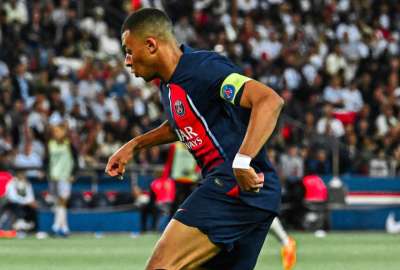 Kylian Mbapp&eacute; y un gesto de admiraci&oacute;n para Messi
