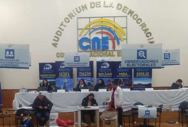 Escrutinio de votos del Refer&eacute;ndum termin&oacute; en otras 4 provincias