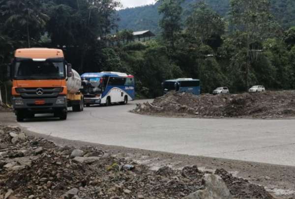 El Ministerio de Transporte Obras P&uacute;blicas anunci&oacute; que habilitar&aacute; el paso controlado para el transporte liviano por la v&iacute;a E487 provincia de Chimborazo.