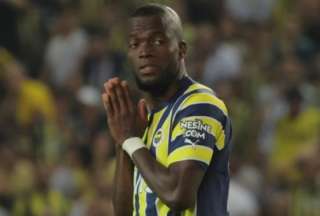 Enner Valencia dedica el triunfo del Fenerbahce a las v&iacute;ctimas del terremoto de Turqu&iacute;a