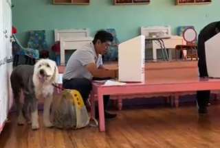 Jorge Yunda, candidato a alcalde de Quito, vot&oacute; discretamente en el centro de la ciudad