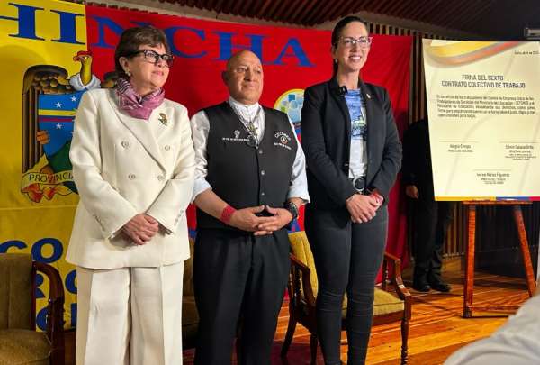 La firma del contrato colectivo se desarrollo en el auditorio del Secap, en Quito.