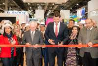 El ministro Niels Olsen (centro) presidi&oacute; la inauguraci&oacute;n del &amp;#039;stand&amp;#039; de Ecuador en la Feria de Madrid.