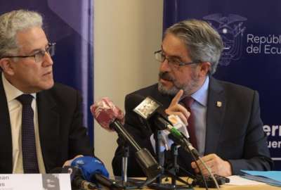 Jos&eacute; Ruales (der.), ministro de Salud, durante la reuni&oacute;n con Germ&aacute;n Rodas