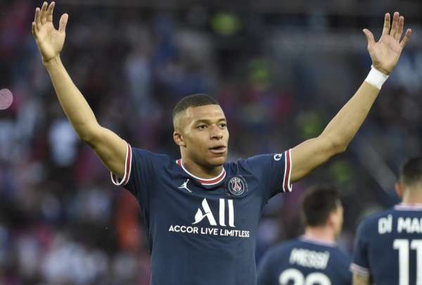 Kylian Mbapp&eacute; renov&oacute; con el PSG hasta 2025