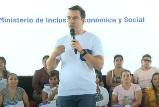 El Gobierno entrega bonos y cr&eacute;ditos en Dur&aacute;n