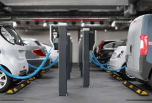 Los due&ntilde;os de veh&iacute;culos el&eacute;ctricos pagar&aacute;n USD 10 en su matr&iacute;cula, anunci&oacute; el presidente Noboa. 