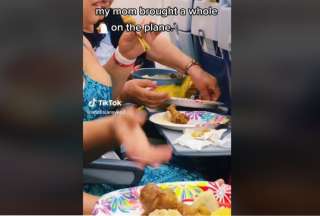 Pasajeros llevaron pollo frito y lo comieron en el avi&oacute;n