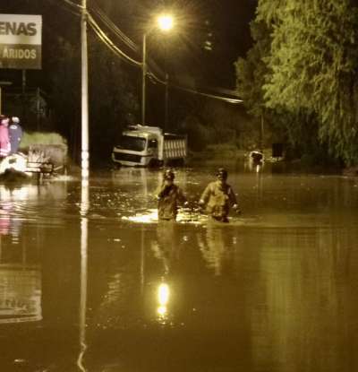 El r&iacute;o Cuenca se desbord&oacute; en El Descanso por las fuertes lluvias